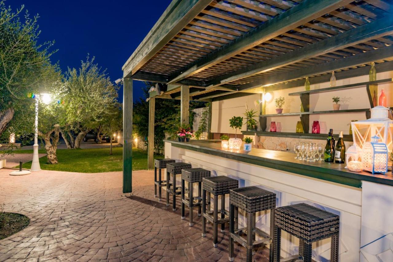 Astarte Villas - Istar Villa With Tennis Court Makhairadhon Exterior photo