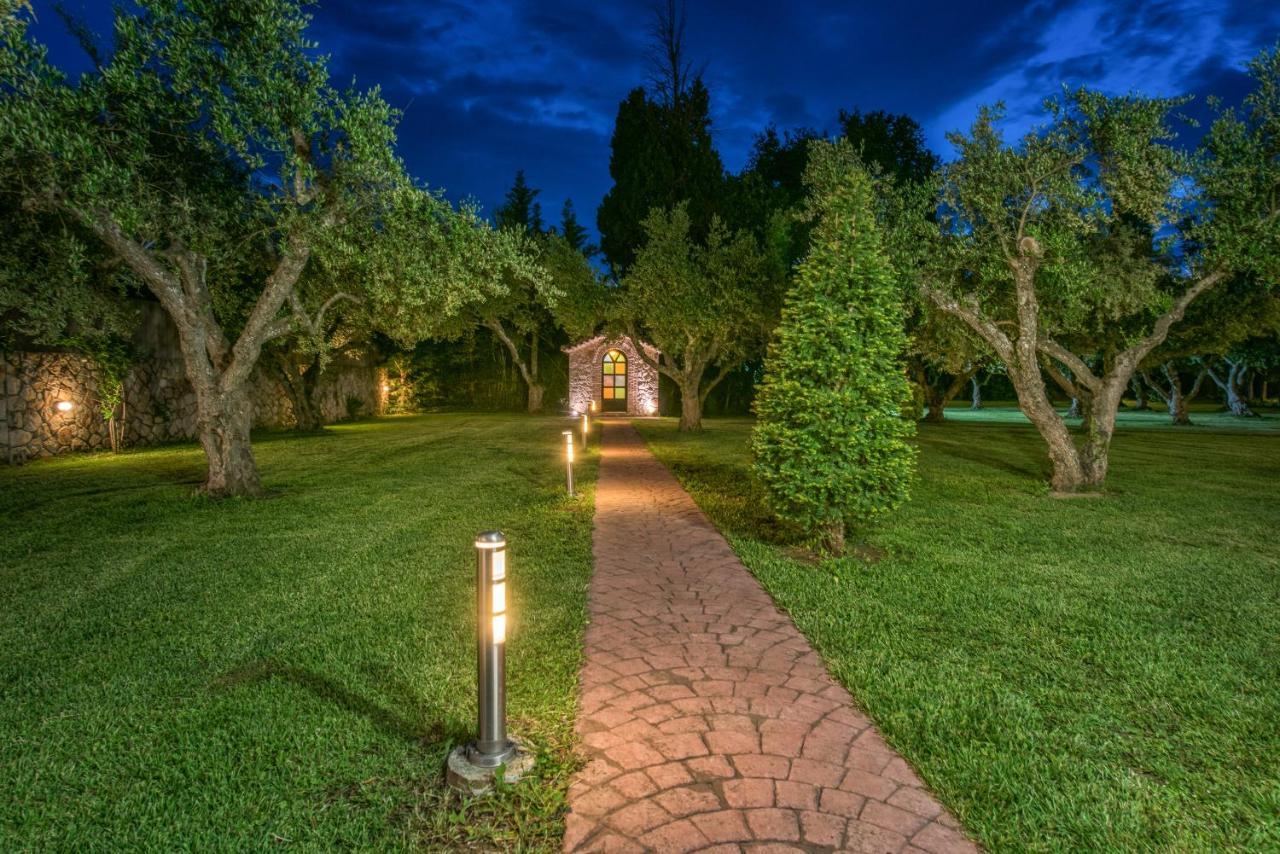 Astarte Villas - Istar Villa With Tennis Court Makhairadhon Exterior photo